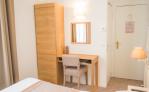 Meubles chambre hotel avec finition huile