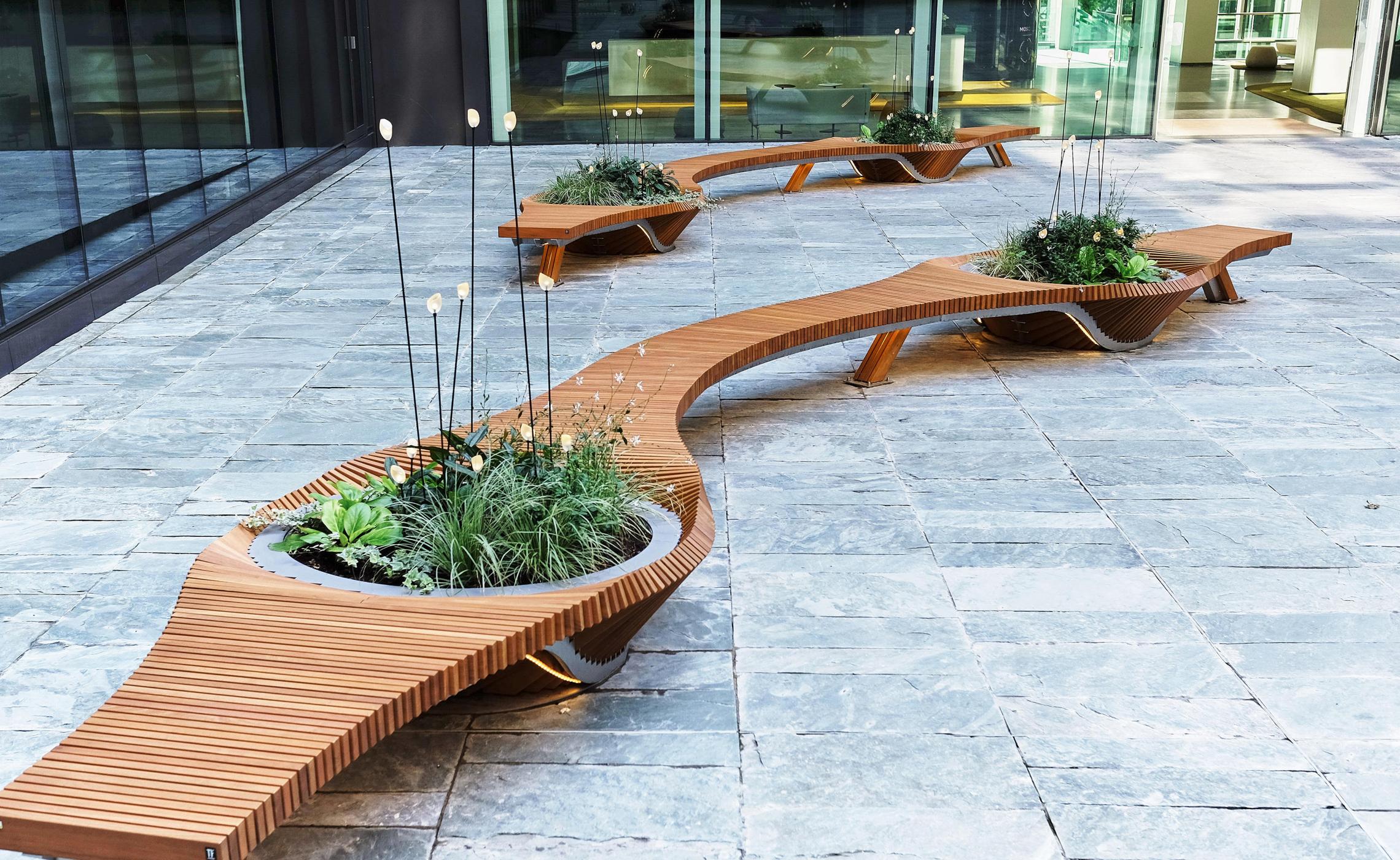 Banc urbain robinier
